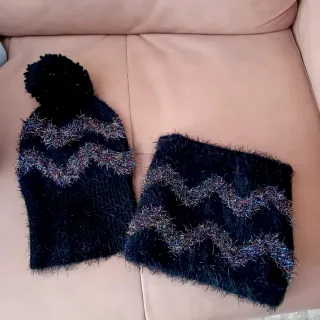 Gorro y bufanda Zara negro con detalles multicolor