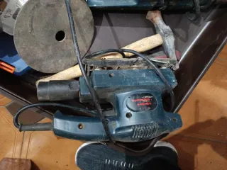 Radial Makita pequeña y mediana