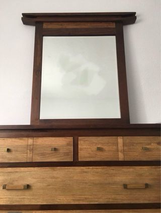 Cómoda de madera y metal