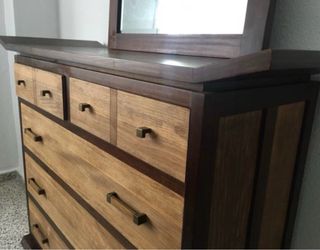 Cómoda de madera y metal