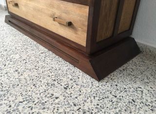 Cómoda de madera y metal