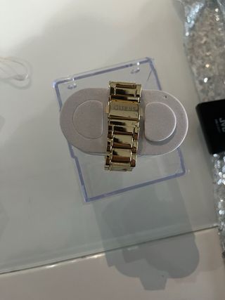 Reloj Guess Dorado y Plateado