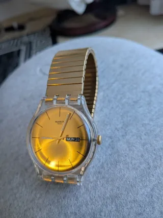 Reloj Swatch Dazzling Light Dorado