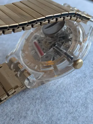 Reloj Swatch Dazzling Light Dorado