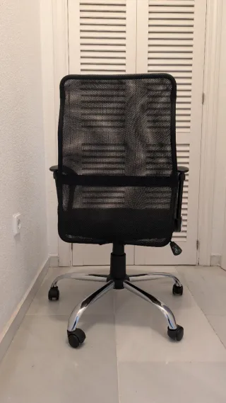 Silla de oficina ergonómica negra