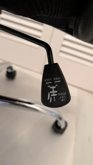 Silla de oficina ergonómica negra