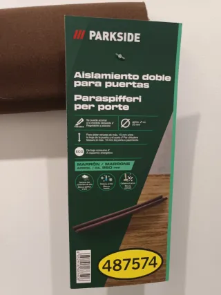 Aislamiento doble puerta marrón