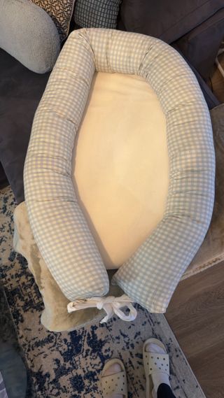 Cuna nido-cojín lactancia