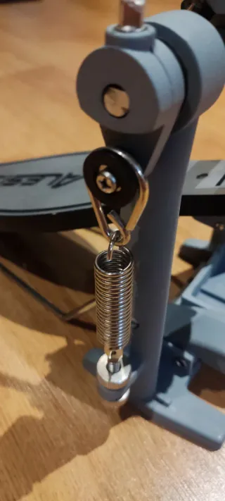 Pedal de bombo Alesis