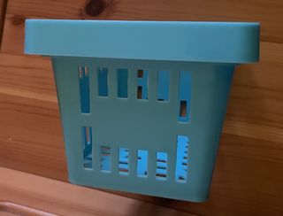 Cesto azzurro in plastica