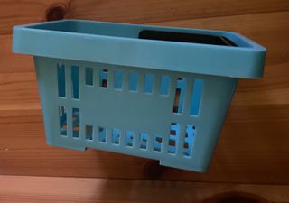 Cesto azzurro in plastica