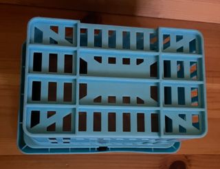 Cesto azzurro in plastica