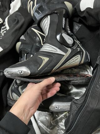 Mono y botas de moto SAIKO