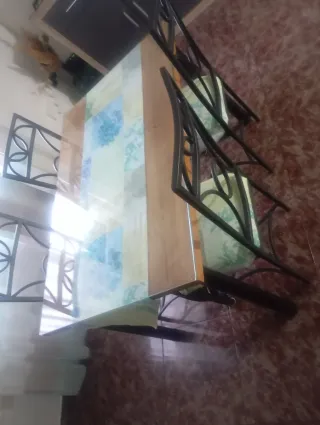 Mesa y 4 Sillas Comedor