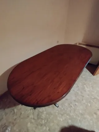 Mesa de salón de madera
