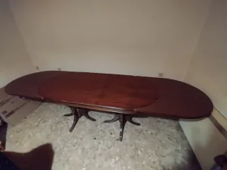 Mesa de salón de madera