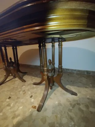 Mesa de salón de madera