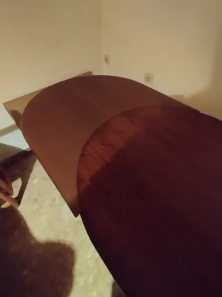 Mesa de salón de madera