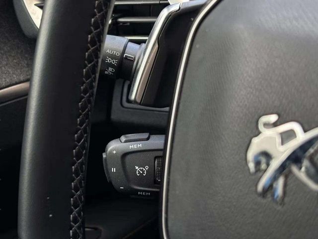 Peugeot 3008 300 e-EAT8 Roadtrip