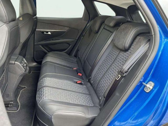 Peugeot 3008 300 e-EAT8 Roadtrip