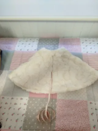 Capa de pelo para niña beige