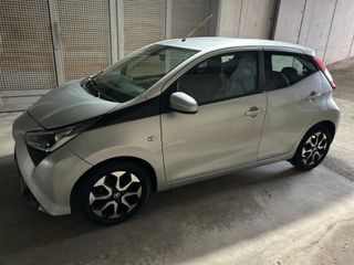 Toyota Aygo 1.0 70 x-play2021