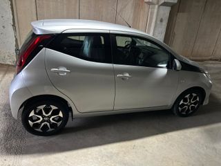 Toyota Aygo 1.0 70 x-play2021