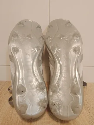 Adidas Predator Bellingham FG/MG niño 35 y medio.