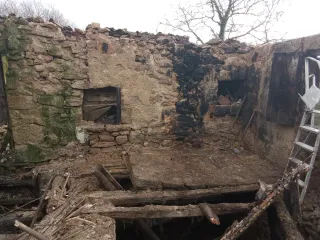 Lareira de pedra antiga