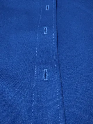 Camisa azul con botones