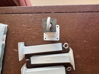 Piedini per mobili in ferro bianchi