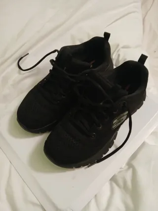 Tenis Skechers Negros