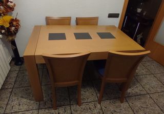 Mueble de comedor completo, mesas, sillas y sofás