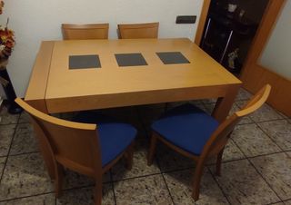 Mueble de comedor completo, mesas, sillas y sofás