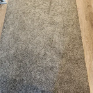 Alfombra beige y gris