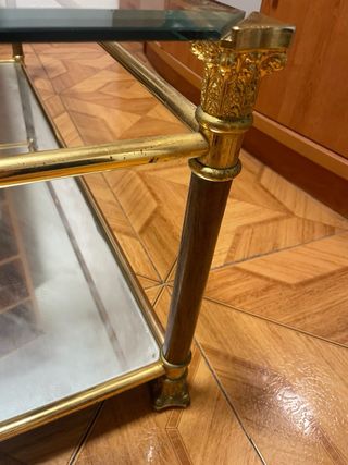 Mesa centro cristal y metal dorado