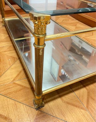 Mesa centro cristal y metal dorado