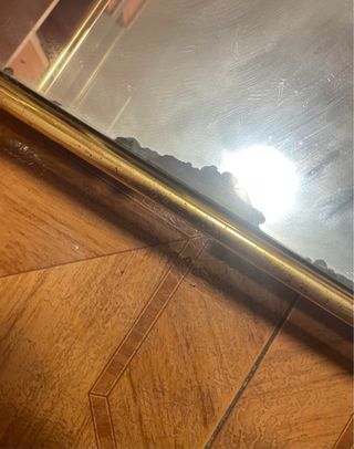 Mesa centro cristal y metal dorado