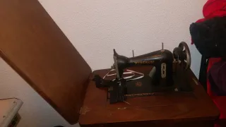Máquina de coser Wertheim con mueble