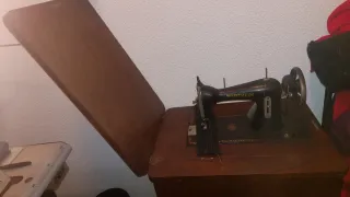 Máquina de coser Wertheim con mueble