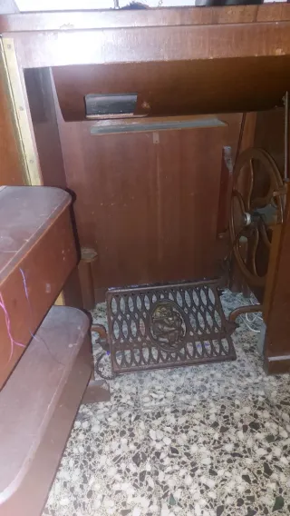 Máquina de coser Wertheim con mueble