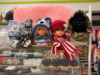 Set di cappelli e sciarpe in maglia