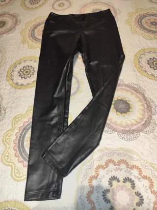 Leggings efecto piel negros