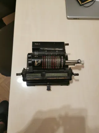 Calculadora Mecánica Antigua ICE Modelo C