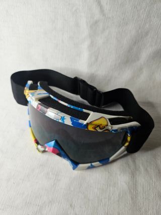 Gafas de esquí con diseño colorido