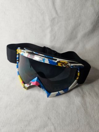 Gafas de esquí con diseño colorido