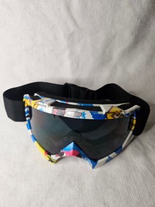 Gafas de esquí con diseño colorido