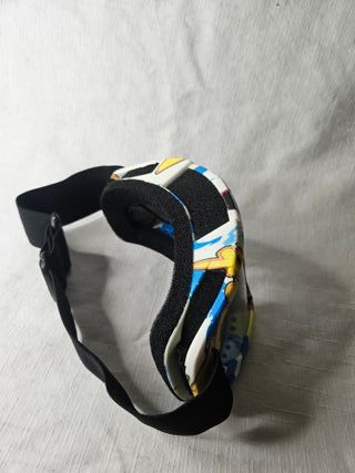 Gafas de esquí con diseño colorido