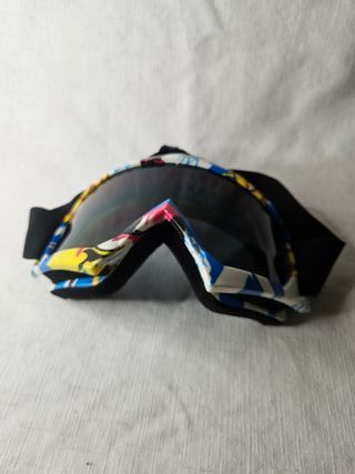 Gafas de esquí con diseño colorido