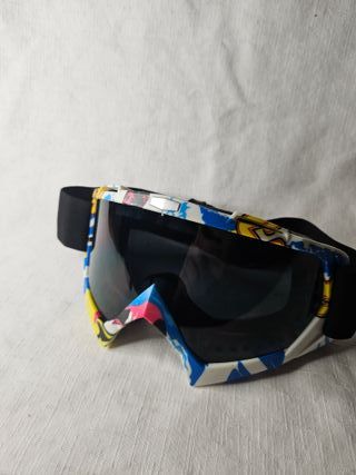 Gafas de esquí con diseño colorido